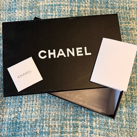 CHANEL Vintage Empty Shoe Box & Tissue Paper - Picture 1 of 10